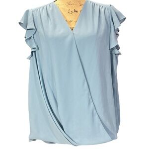 Vince Camuto blue snapped crossover blouse. Ruffled sleeves. EC Size large